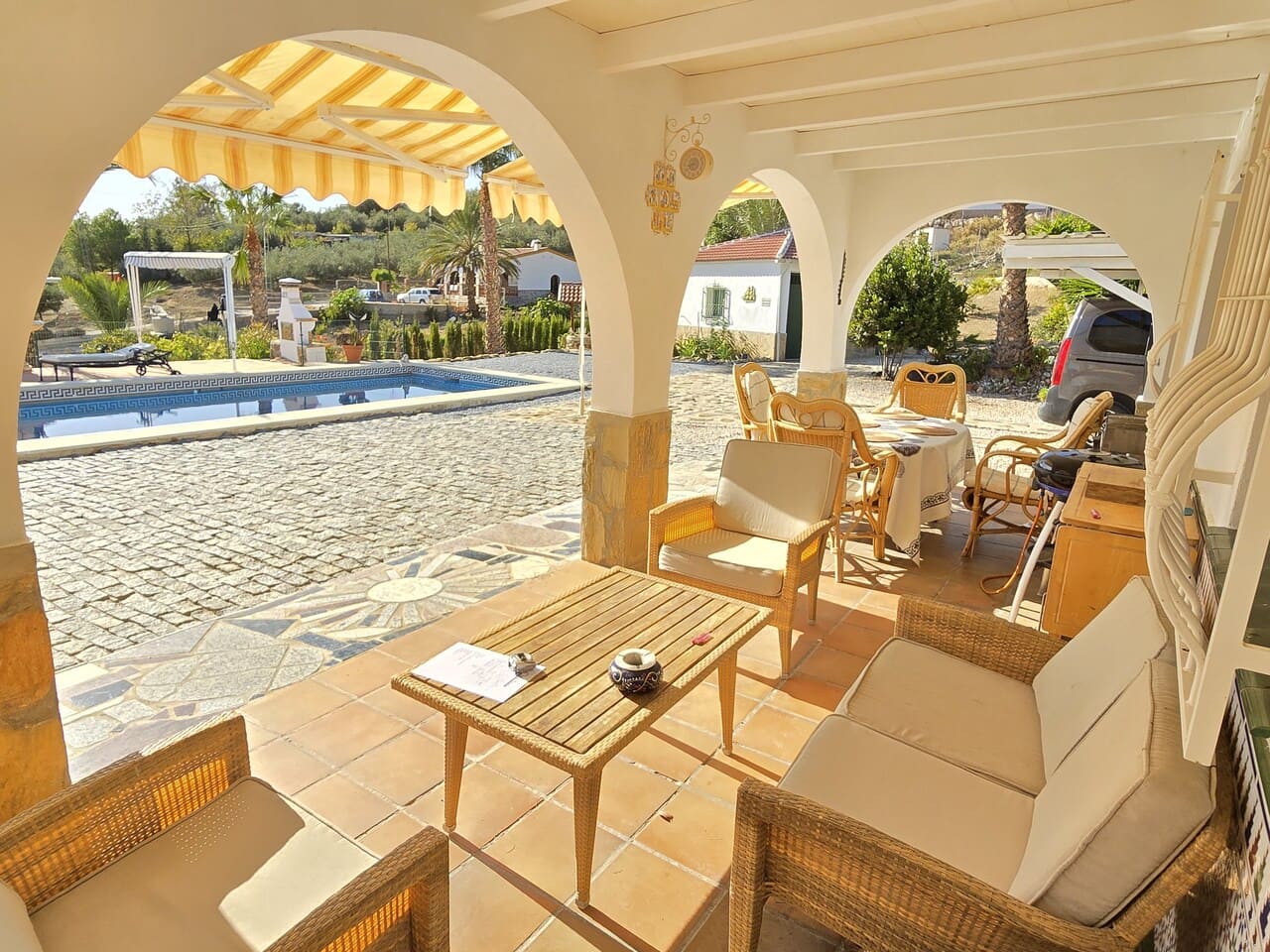 3 sypialnia Willa na sprzedaż w Alcaucin z basenem garażem - 397 500 € (Ref: 9386005)