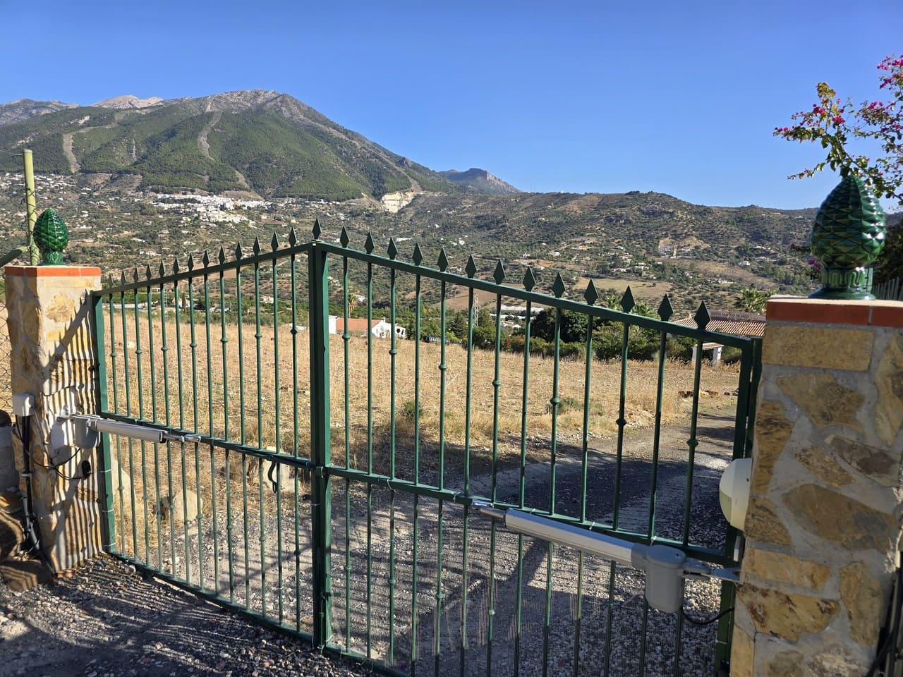 3 sypialnia Willa na sprzedaż w Alcaucin z basenem garażem - 397 500 € (Ref: 9386005)