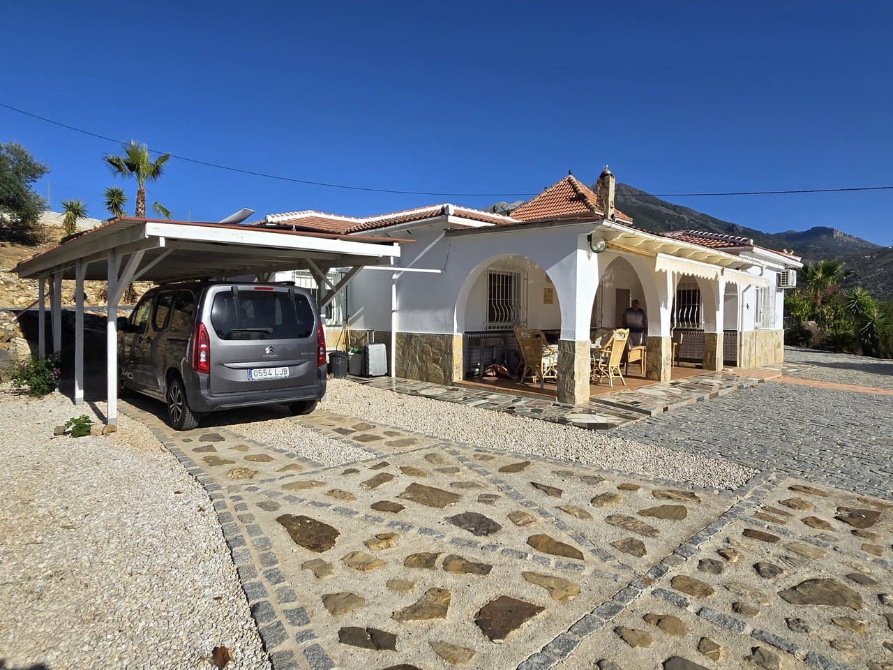 3 sypialnia Willa na sprzedaż w Alcaucin z basenem garażem - 397 500 € (Ref: 9386005)