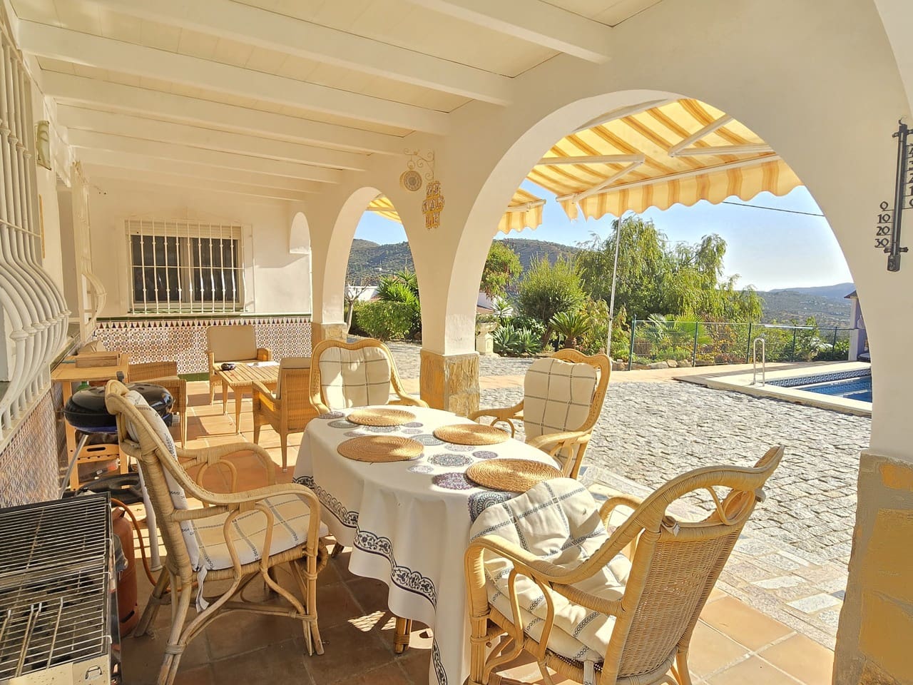 3 sypialnia Willa na sprzedaż w Alcaucin z basenem garażem - 397 500 € (Ref: 9386005)