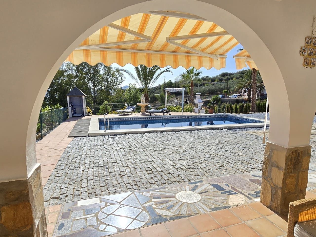 3 sypialnia Willa na sprzedaż w Alcaucin z basenem garażem - 397 500 € (Ref: 9386005)