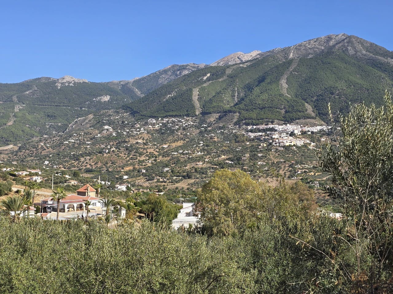 3 sypialnia Willa na sprzedaż w Alcaucin z basenem garażem - 397 500 € (Ref: 9386005)