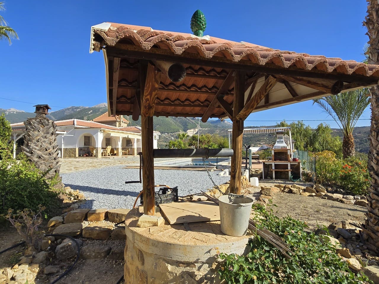 3 sypialnia Willa na sprzedaż w Alcaucin z basenem garażem - 397 500 € (Ref: 9386005)