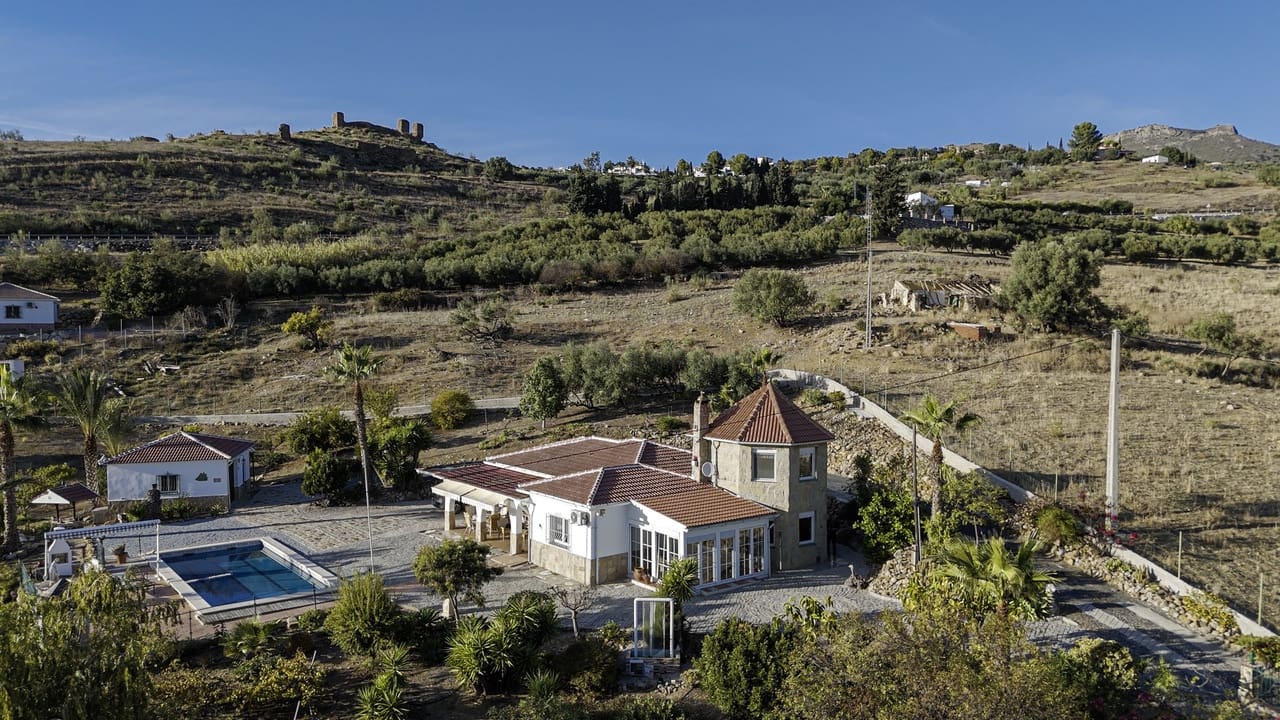 3 sypialnia Willa na sprzedaż w Alcaucin z basenem garażem - 397 500 € (Ref: 9386005)