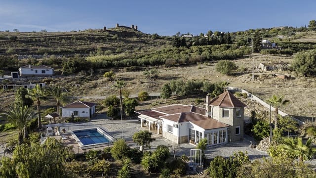 3 sypialnia Willa na sprzedaż w Alcaucín z basenem garażem - 397 500 € (Ref: 9386005)