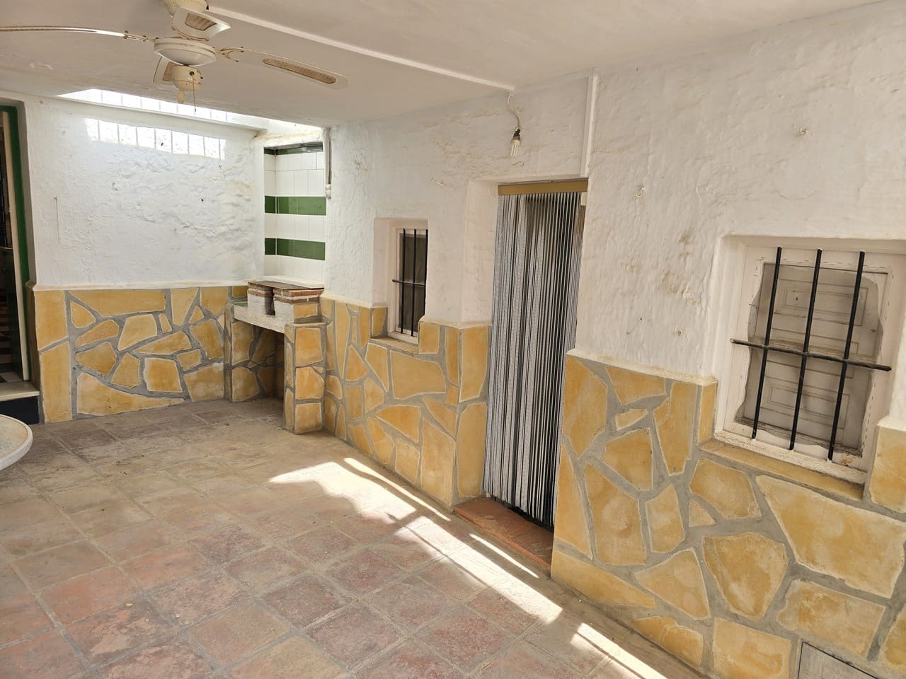 2 makuuhuone Omakotitalo myytävänä paikassa Vinuela - 65 000 € (Ref: 9386368)