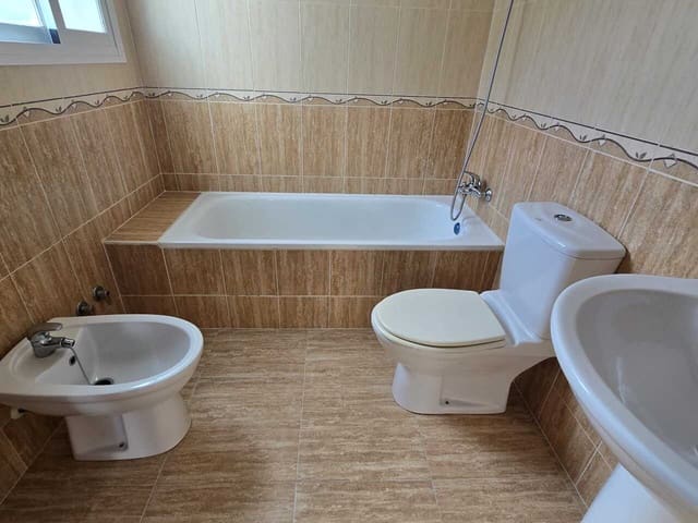 3 soveværelse Byhus til salg i Alcaucín med swimmingpool garage - € 160.000 (Ref: 9394280)