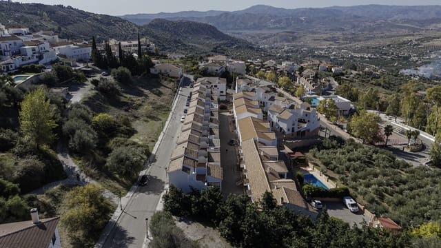 3 soveværelse Byhus til salg i Alcaucín med swimmingpool garage - € 160.000 (Ref: 9394280)