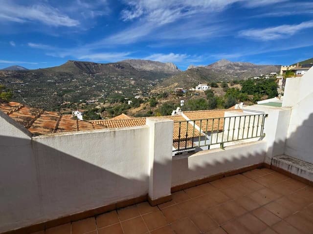 Casa de 3 habitaciones en Alcaucín en venta con piscina garaje - 180.000 € (Ref: 9394281)