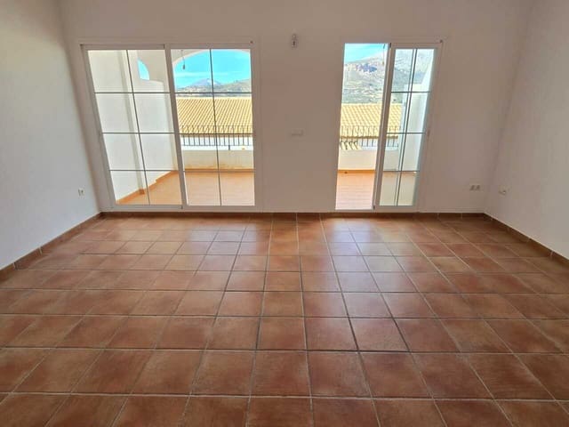 Casa de 3 habitaciones en Alcaucín en venta con piscina garaje - 180.000 € (Ref: 9394281)