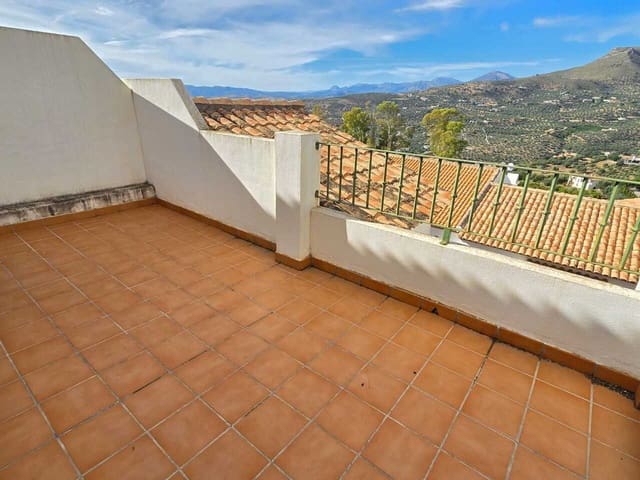 Casa de 3 habitaciones en Alcaucín en venta con piscina garaje - 180.000 € (Ref: 9394281)