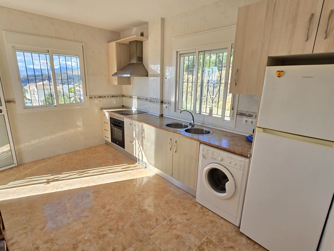 3 sypialnia Willa na sprzedaż w Alcaucin z basenem - 285 000 € (Ref: 9399831)