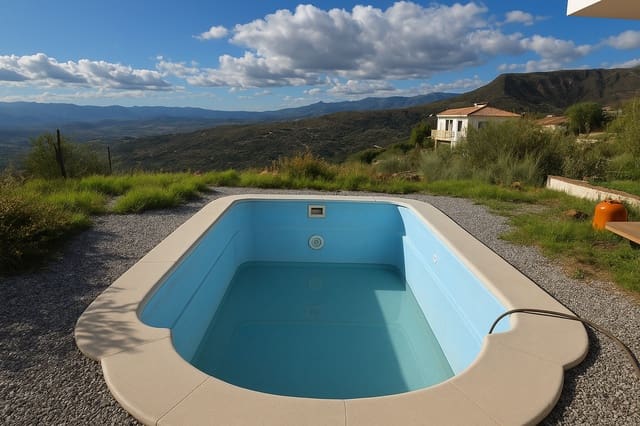 Chalet de 3 habitaciones en Alcaucín en venta con piscina - 285.000 € (Ref: 9399831)