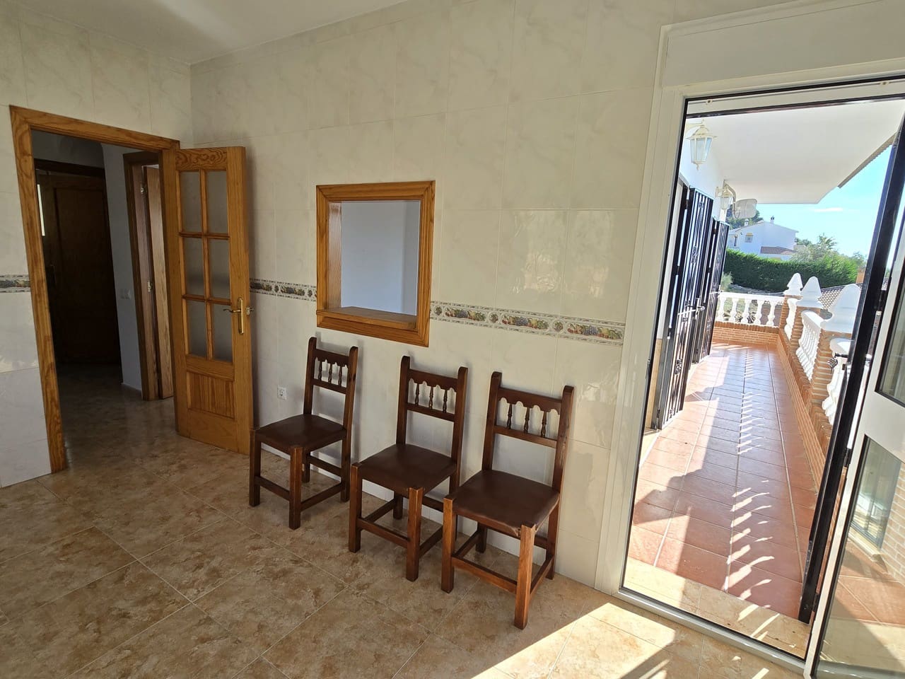 3 bedroom Villa for sale in Alcaucin with pool - € 285,000 (Ref: 9399831)