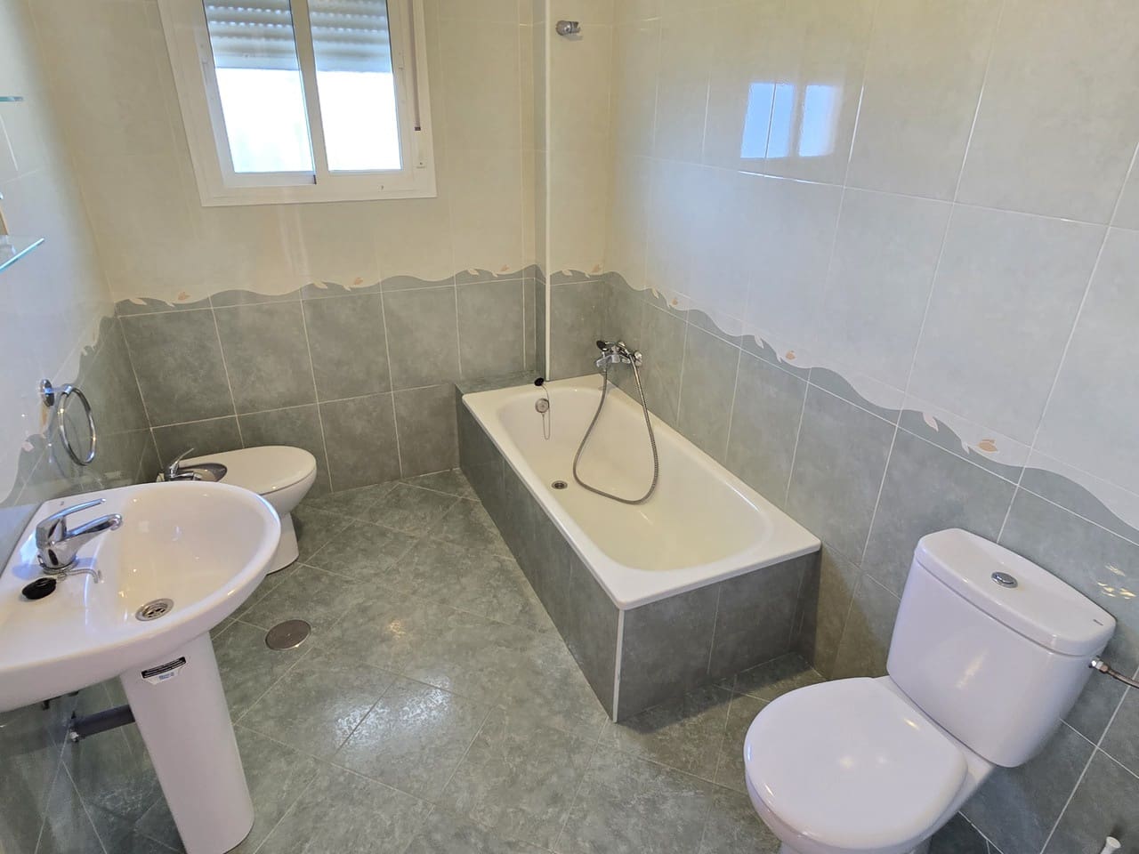 3 bedroom Villa for sale in Alcaucin with pool - € 285,000 (Ref: 9399831)