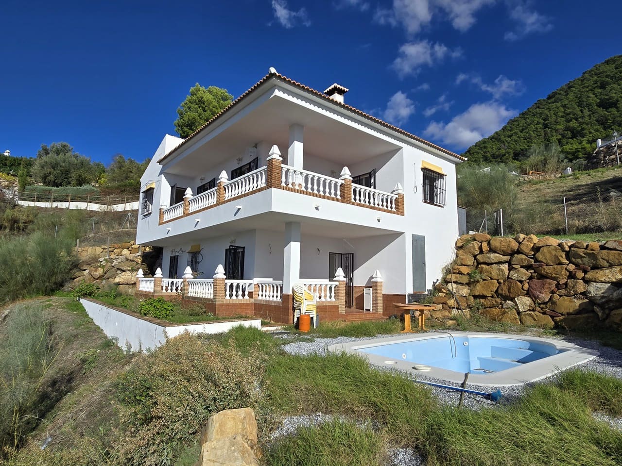 3 bedroom Villa for sale in Alcaucin with pool - € 285,000 (Ref: 9399831)