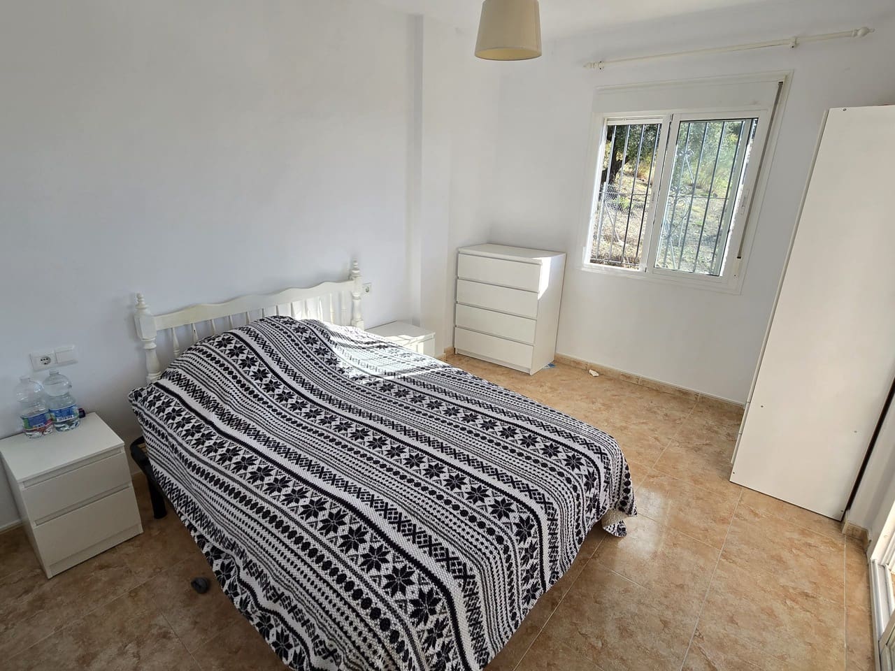 3 bedroom Villa for sale in Alcaucin with pool - € 285,000 (Ref: 9399831)