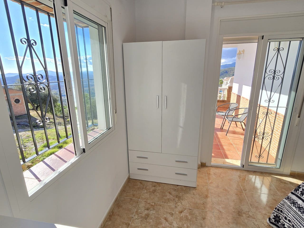 3 bedroom Villa for sale in Alcaucin with pool - € 285,000 (Ref: 9399831)