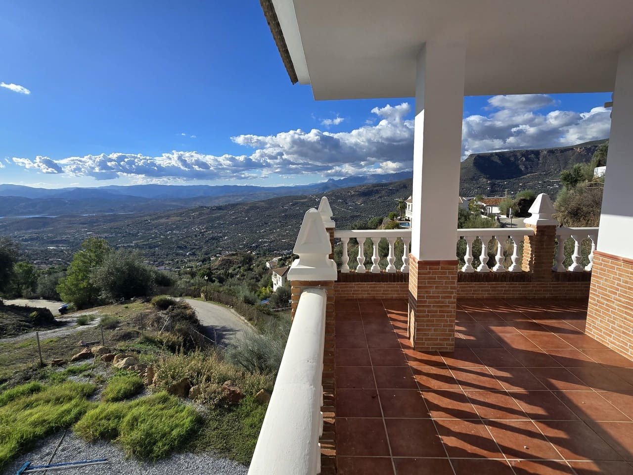 3 bedroom Villa for sale in Alcaucin with pool - € 285,000 (Ref: 9399831)