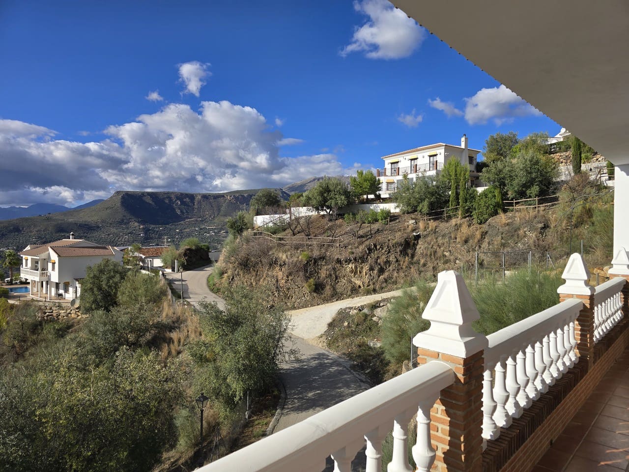 3 bedroom Villa for sale in Alcaucin with pool - € 285,000 (Ref: 9399831)