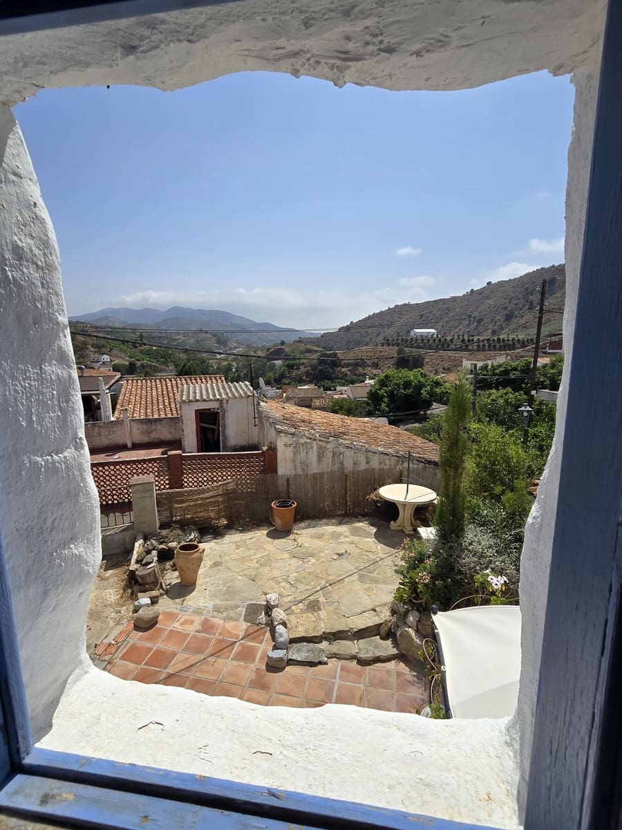 2 bedroom Townhouse for sale in Vinuela with garage - € 179,950 (Ref: 9402598)