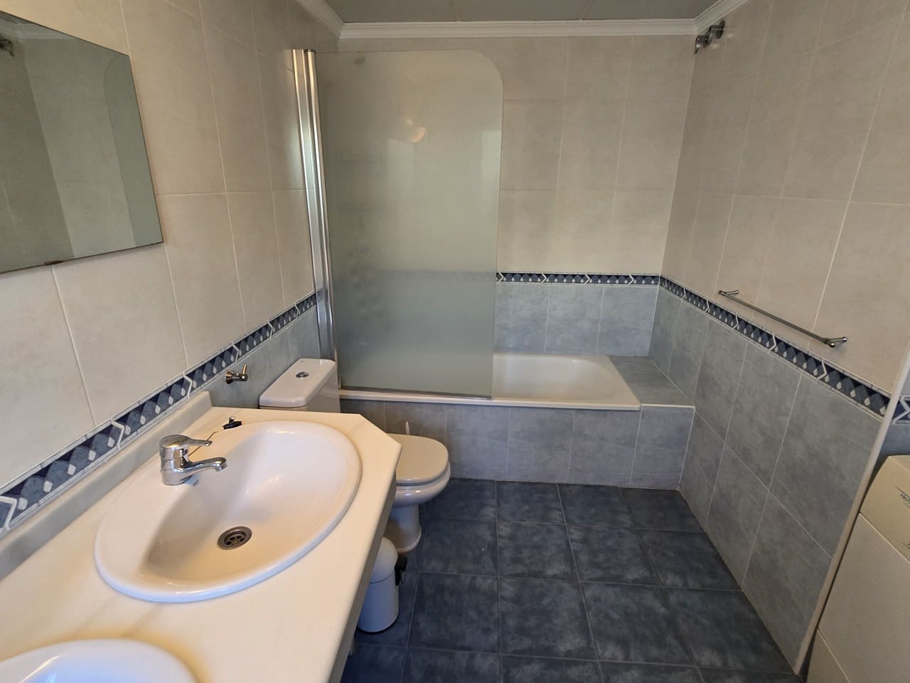 2 Zimmer Apartment zu verkaufen in Alcaucin mit Garage - 125.000 € (Ref: 9462933)