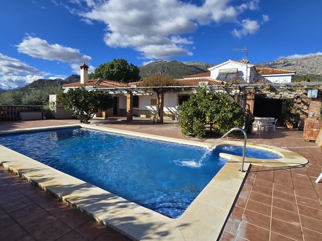 6 sovrum Villa till salu i Periana med pool garage - 649 000 € (Ref: 9466191)