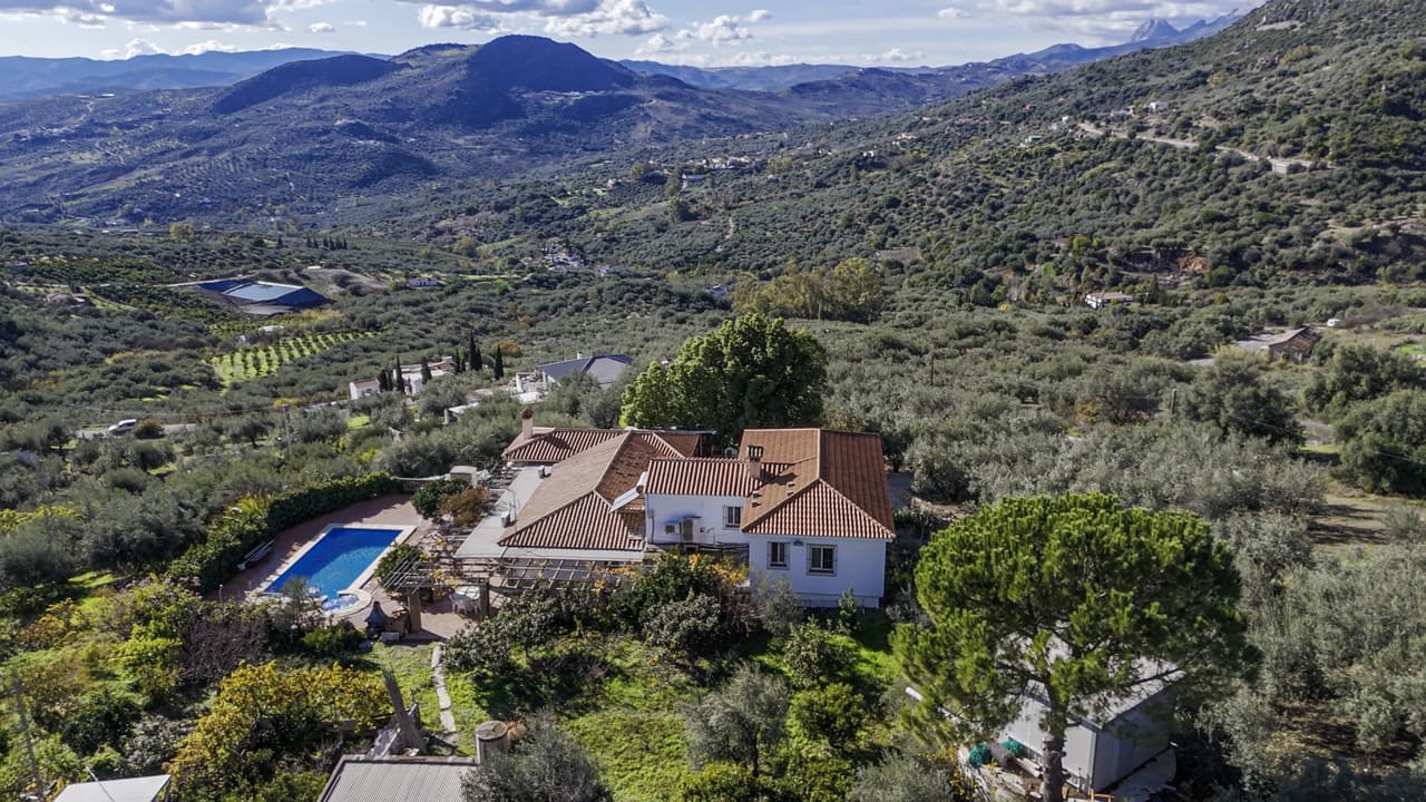 6 sypialnia Willa na sprzedaż w Periana z basenem garażem - 649 000 € (Ref: 9466191)