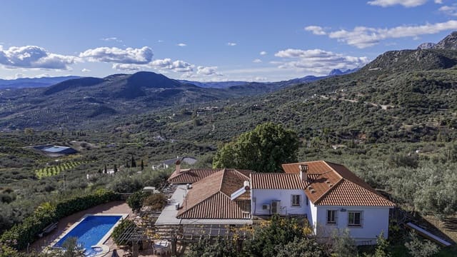 6 quarto Moradia para venda em Periana com piscina garagem - 649 000 € (Ref: 9466191)