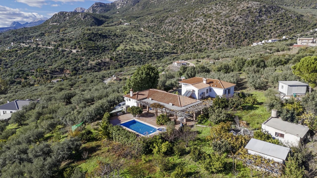 6 sypialnia Willa na sprzedaż w Periana z basenem garażem - 649 000 € (Ref: 9466191)