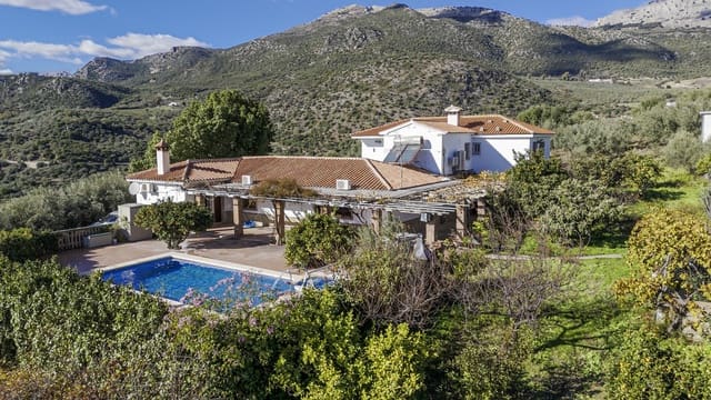 Chalet de 6 habitaciones en Periana en venta con piscina garaje - 595.000 € (Ref: 9466191)