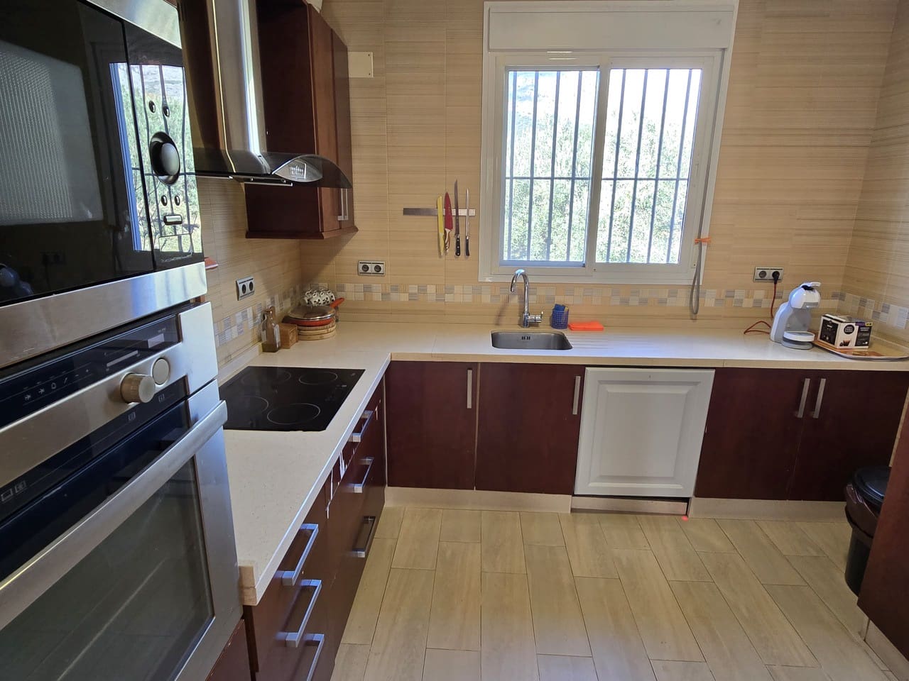 6 bedroom Villa for sale in Periana with pool garage - € 575,000 (Ref: 9466191)