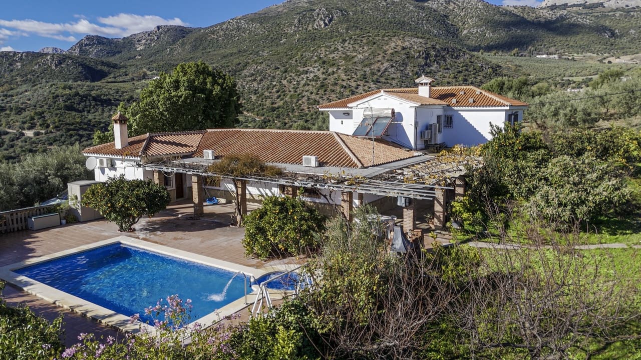 6 bedroom Villa for sale in Periana with pool garage - € 575,000 (Ref: 9466191)