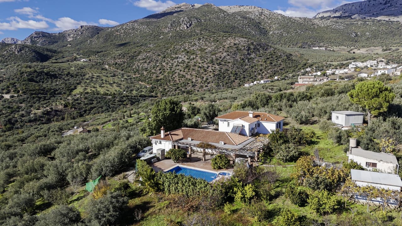 6 bedroom Villa for sale in Periana with pool garage - € 575,000 (Ref: 9466191)