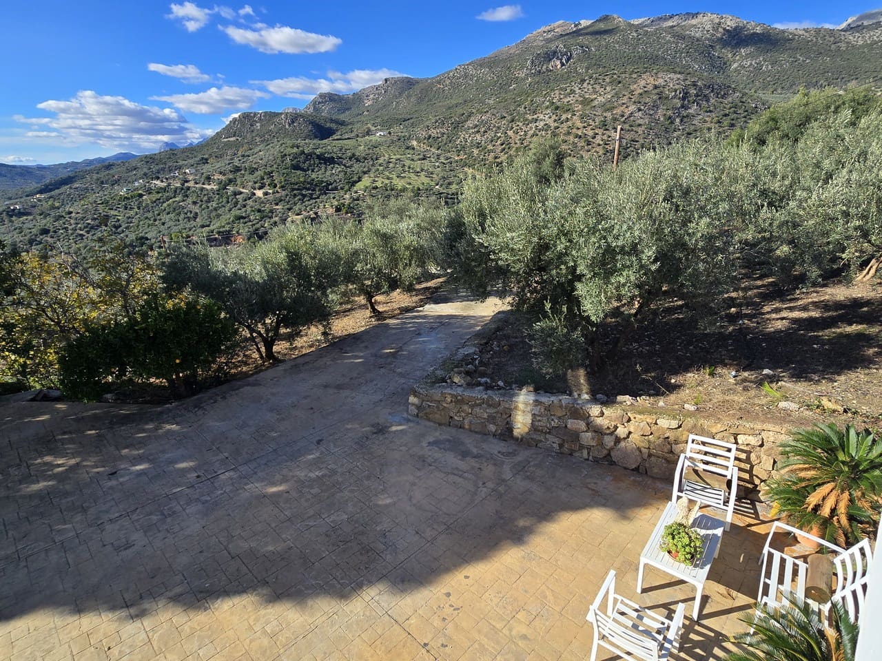 6 bedroom Villa for sale in Periana with pool garage - € 575,000 (Ref: 9466191)