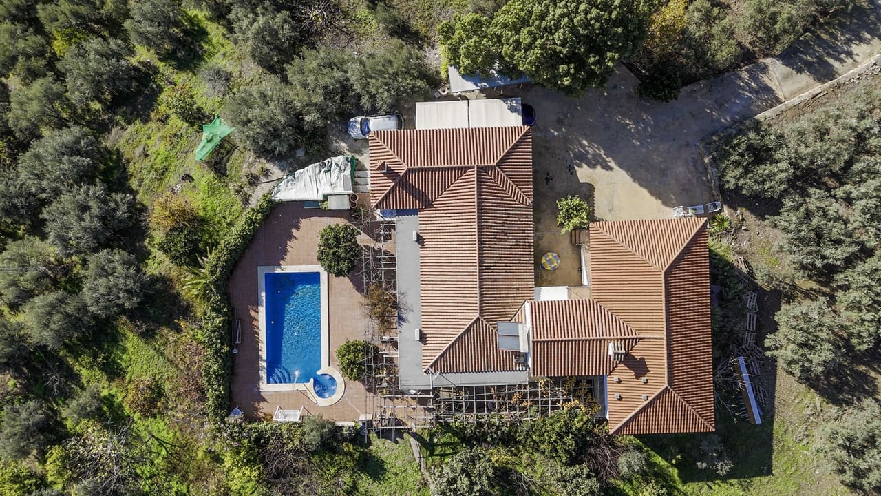 6 bedroom Villa for sale in Periana with pool garage - € 575,000 (Ref: 9466191)