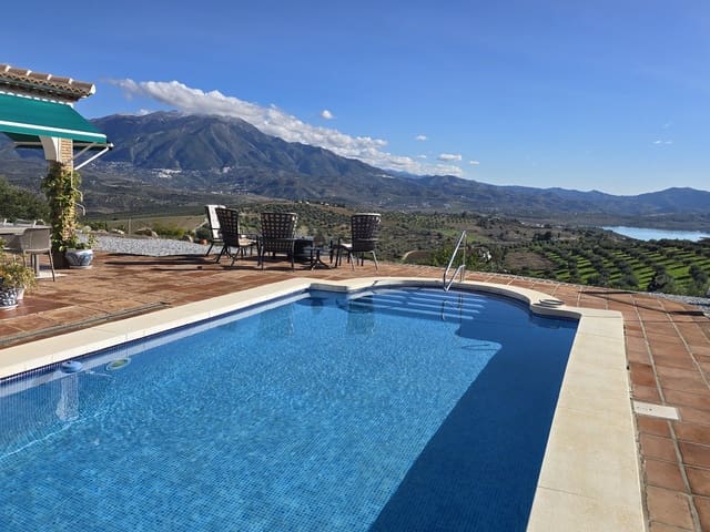 3 bedroom Villa for sale in Viñuela with pool - € 497,500 (Ref: 9469001)