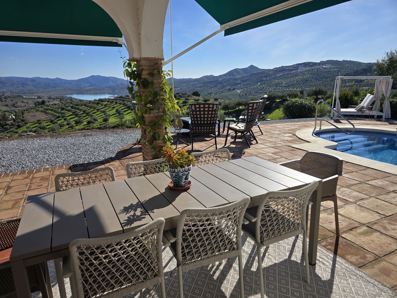 3 Zimmer Villa zu verkaufen in Vinuela mit Pool - 497.500 € (Ref: 9469001)