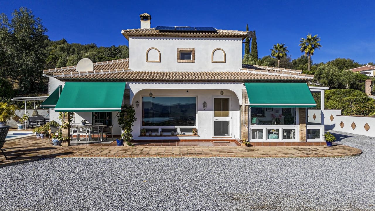 3 Zimmer Villa zu verkaufen in Vinuela mit Pool - 497.500 € (Ref: 9469001)