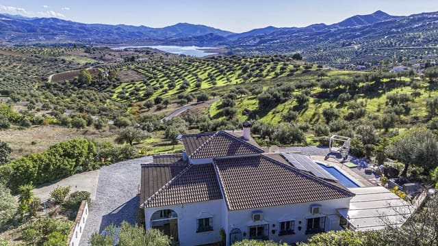 3 soveværelse Villa til salg i Viñuela med swimmingpool - € 497.500 (Ref: 9469001)