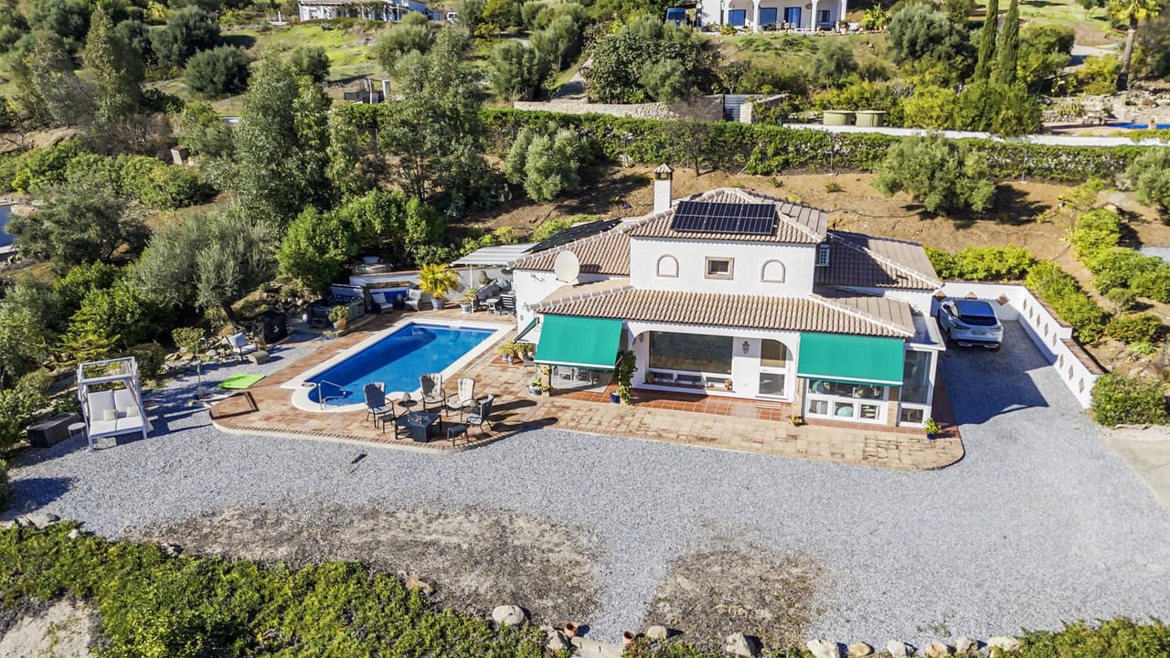 3 Zimmer Villa zu verkaufen in Vinuela mit Pool - 497.500 € (Ref: 9469001)