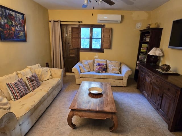 4 slaapkamer Villa te koop in Alcaucín met zwembad garage - € 349.500 (Ref: 9469929)