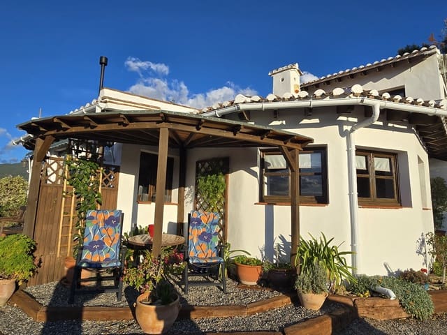 4 slaapkamer Villa te koop in Alcaucín met zwembad garage - € 349.500 (Ref: 9469929)