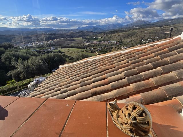 4 slaapkamer Villa te koop in Alcaucín met zwembad garage - € 349.500 (Ref: 9469929)