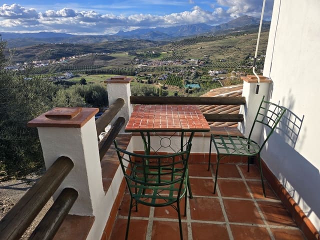 4 slaapkamer Villa te koop in Alcaucín met zwembad garage - € 349.500 (Ref: 9469929)