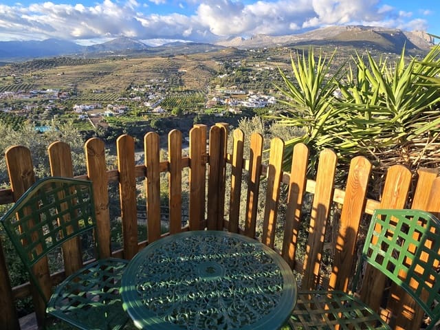 4 makuuhuone Huvila myytävänä paikassa Alcaucín mukana uima-altaan 
autotalli - 349 500 € (Ref: 9469929)