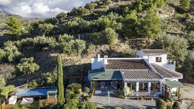 4 chambre Villa/Maison à vendre à Alcaucín avec piscine garage - 349 500 € (Ref: 9469929)