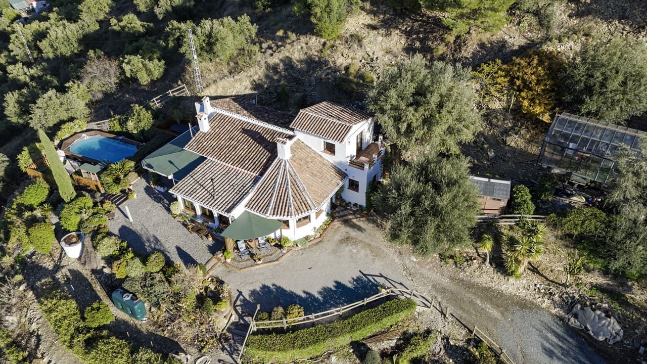 4 soveværelse Villa til salg i Alcaucin med swimmingpool garage - € 349.500 (Ref: 9469929)