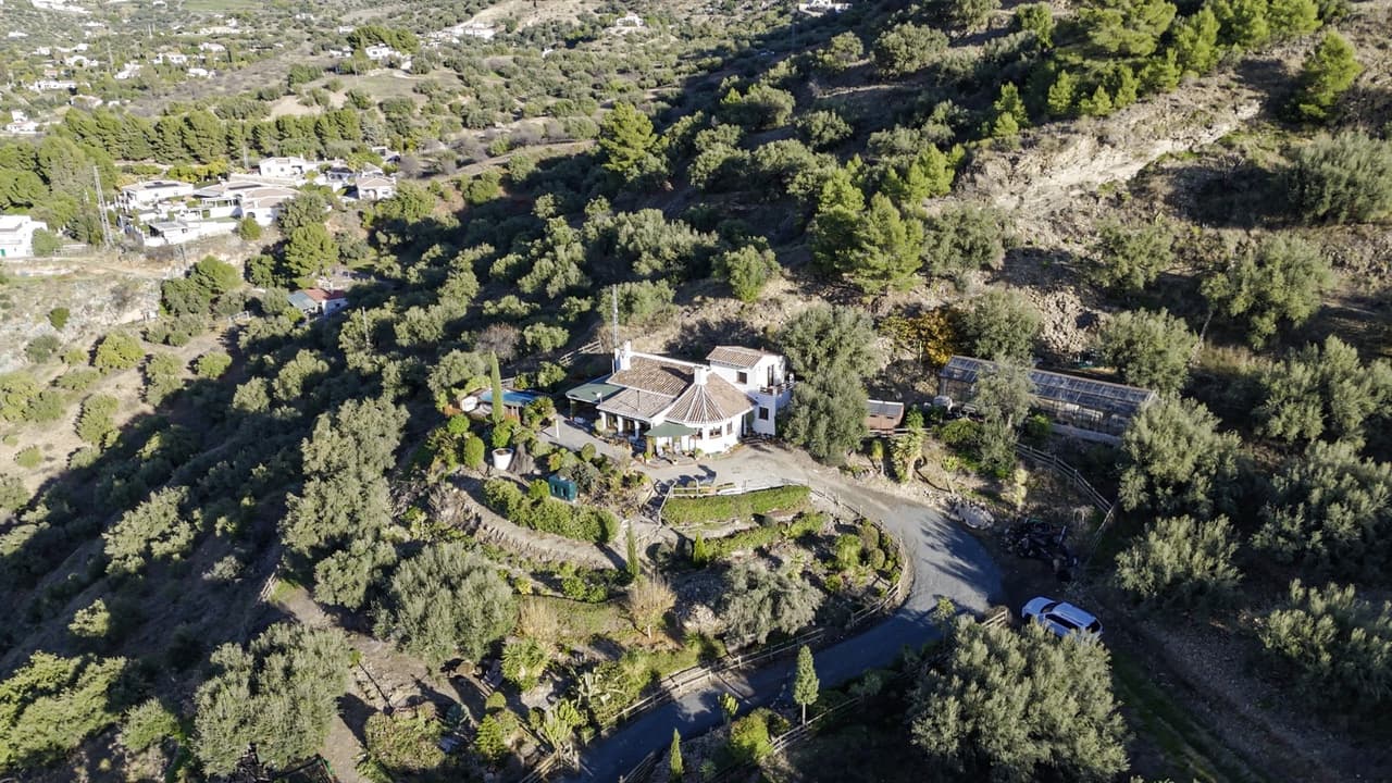 4 soveværelse Villa til salg i Alcaucin med swimmingpool garage - € 349.500 (Ref: 9469929)