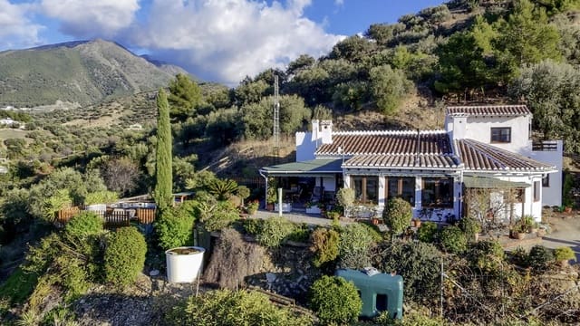 4 makuuhuone Huvila myytävänä paikassa Alcaucín mukana uima-altaan 
autotalli - 349 500 € (Ref: 9469929)